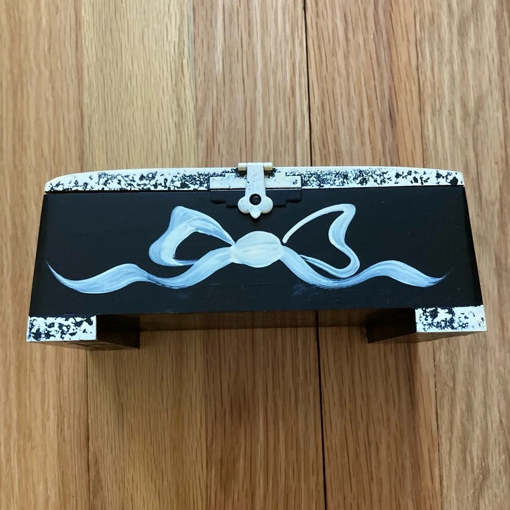 Vintage Jean Dewey collectible hand painted hinged box. Signed. Erno Laszlo